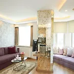 Seasons Hotel *