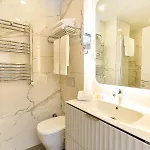 أول سيزونز سويتس فندق *