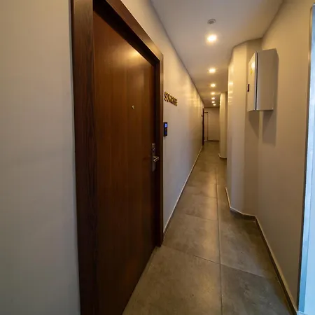 Seasons Ξενοδοχείο *